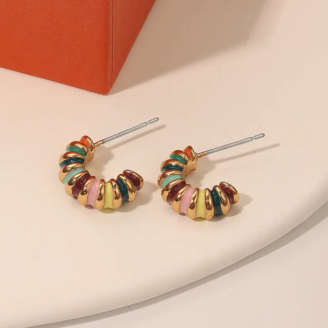 Pendientes Retro de Esmalte Dorado