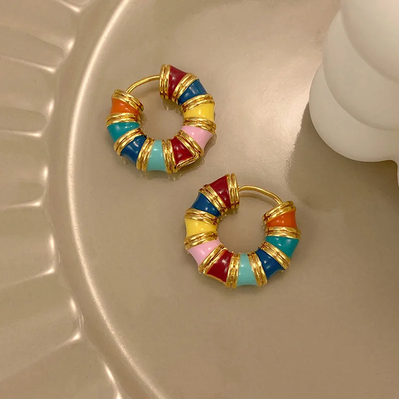 Pendientes Retro de Esmalte Dorado