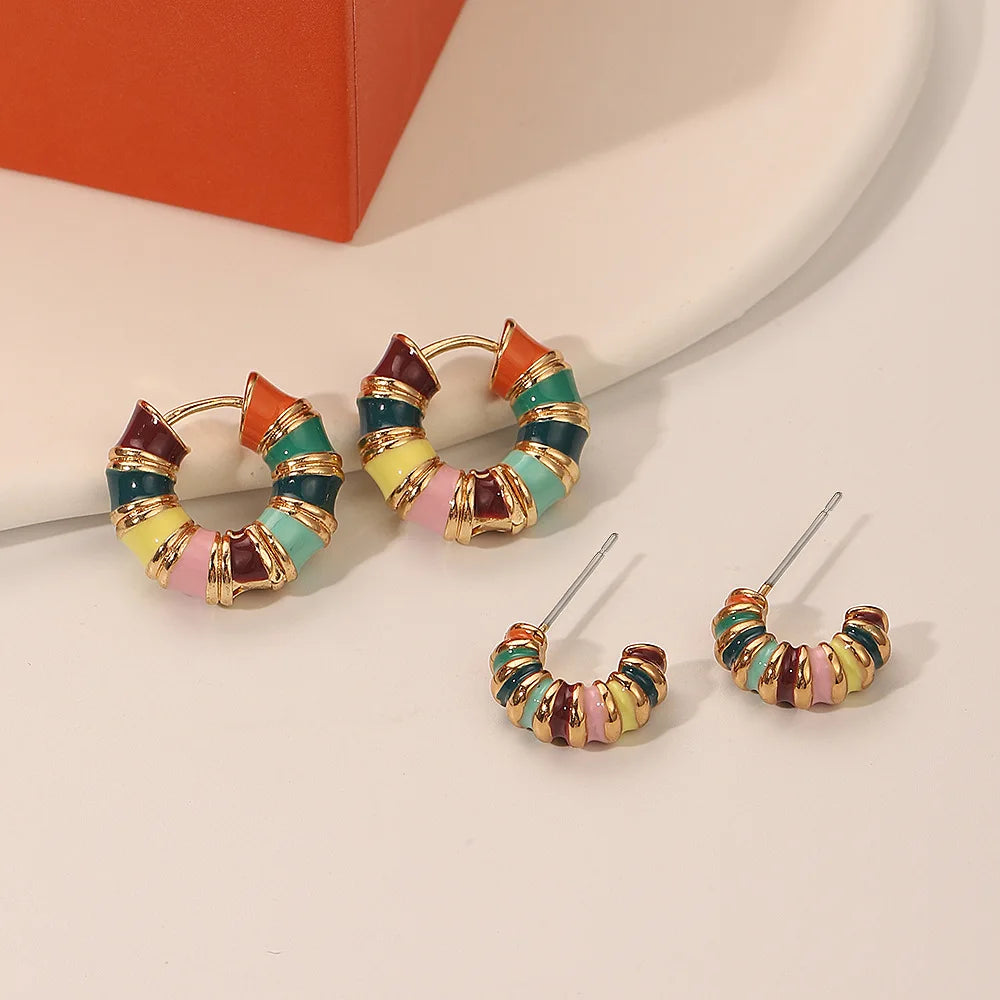 Pendientes Retro de Esmalte Dorado