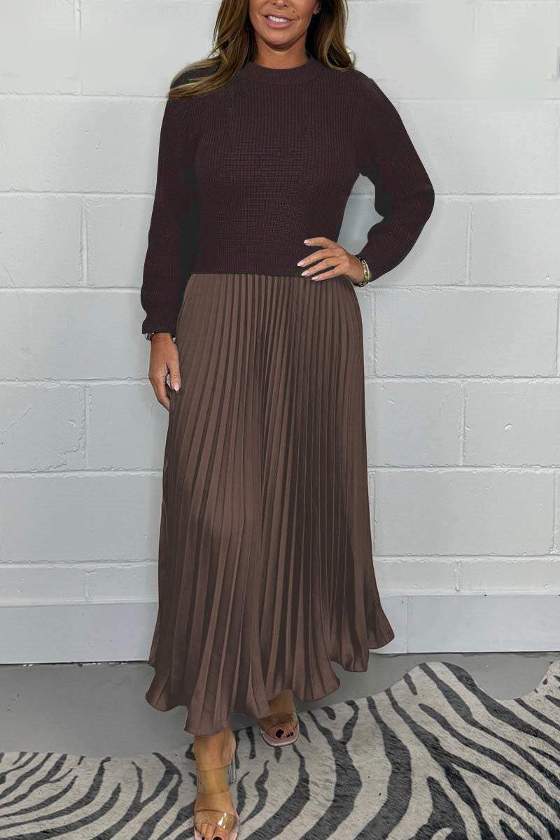 Een tijdloze pleated jurk van Kendra, met een kastanjebruine trui-top en een elegante plissé rok in een warme bruine tint. Deze jurk biedt een verfijnde uitstraling, ideaal voor zowel casual als formele gelegenheden.
