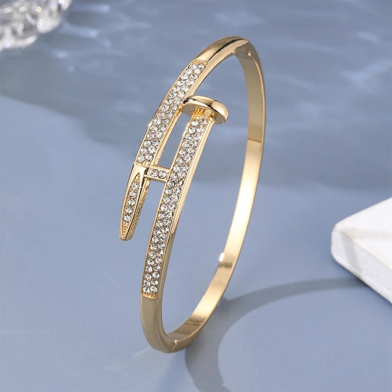 Elegante Brand Nagelarmband voor Vrouwen