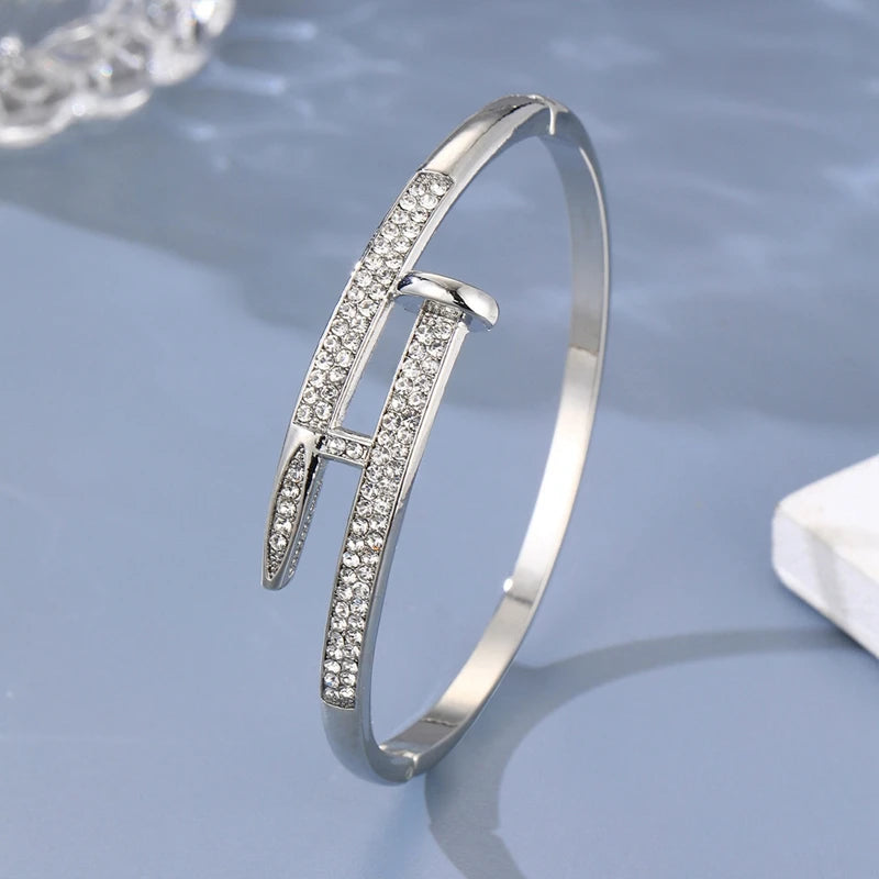 Elegante Brand Nagelarmband voor Vrouwen
