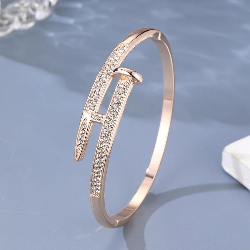 Elegante Brand Nagelarmband voor Vrouwen