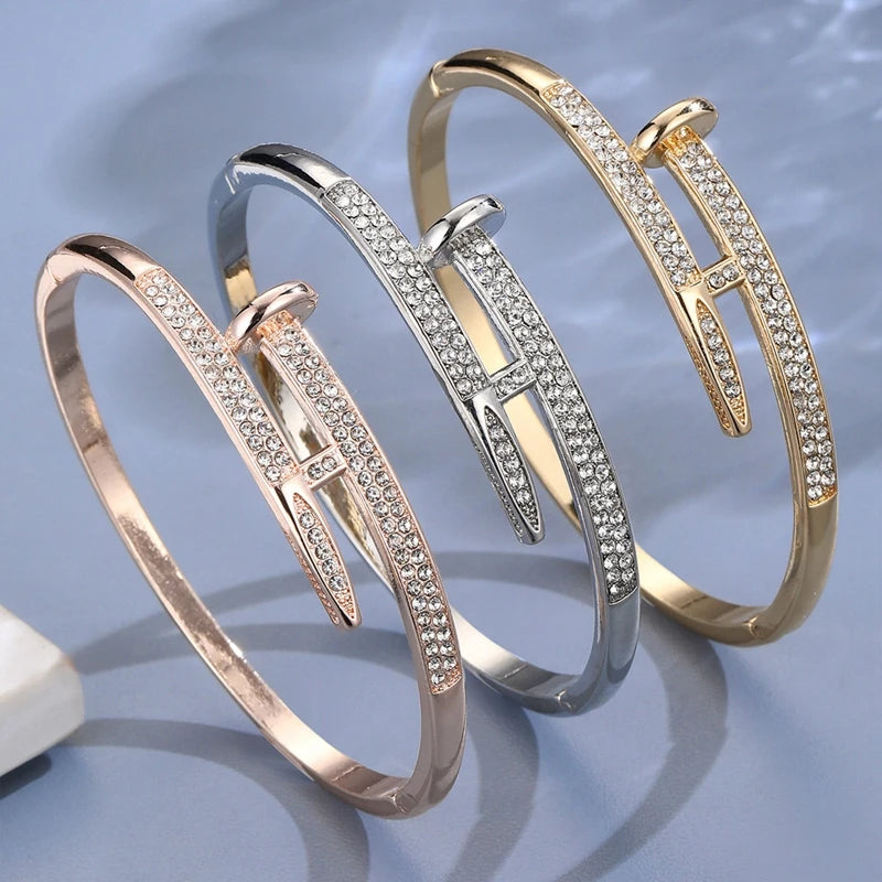 Elegante Brand Nagelarmband voor Vrouwen