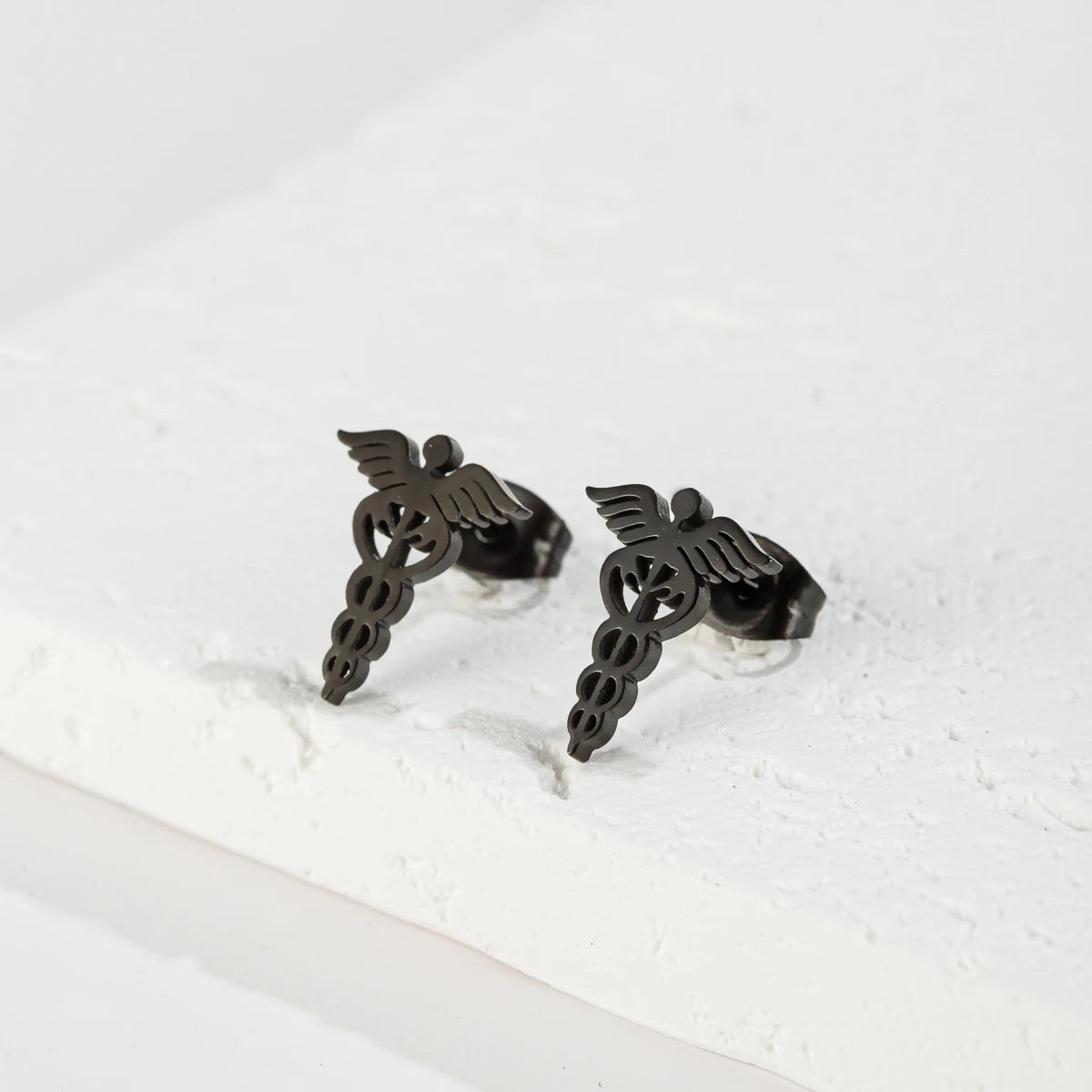 Glimster rostfreie medizinische Flügel Stäbchen Stecker Ohrringe für Frauen