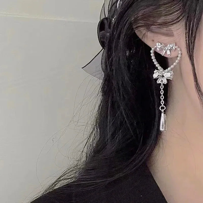 Encantadora Moda Coreana Dulce Perla Pendientes de Corazón Hueco