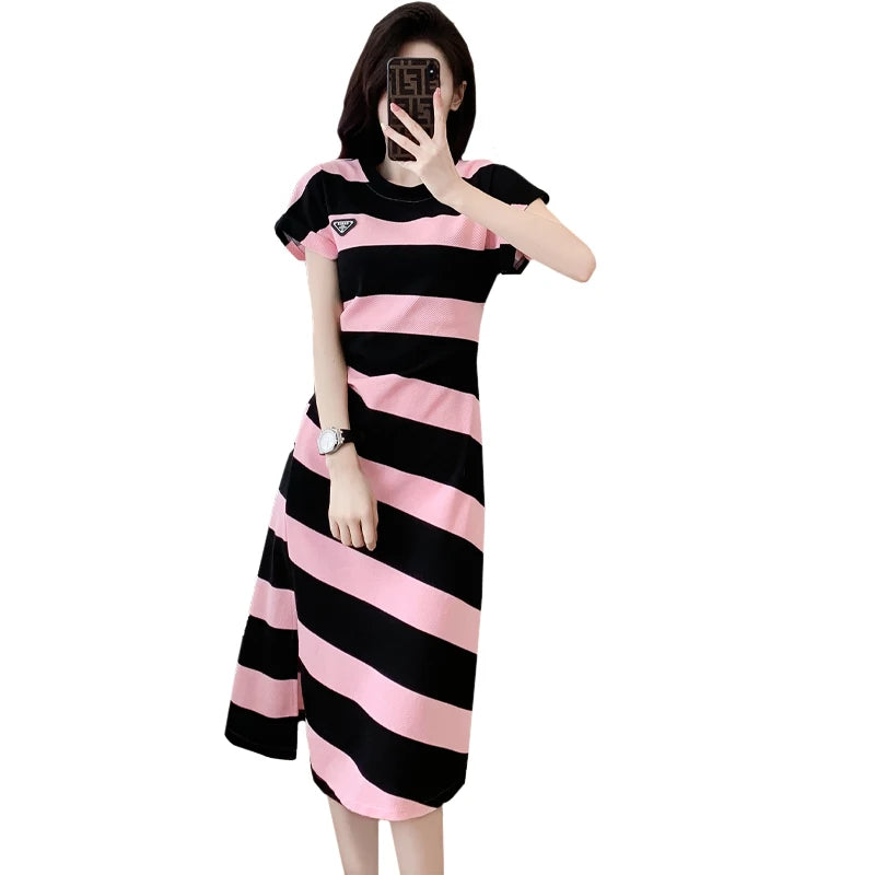 Klassisches gestreiftes Midi-Split-Kleid von Luna Elegance