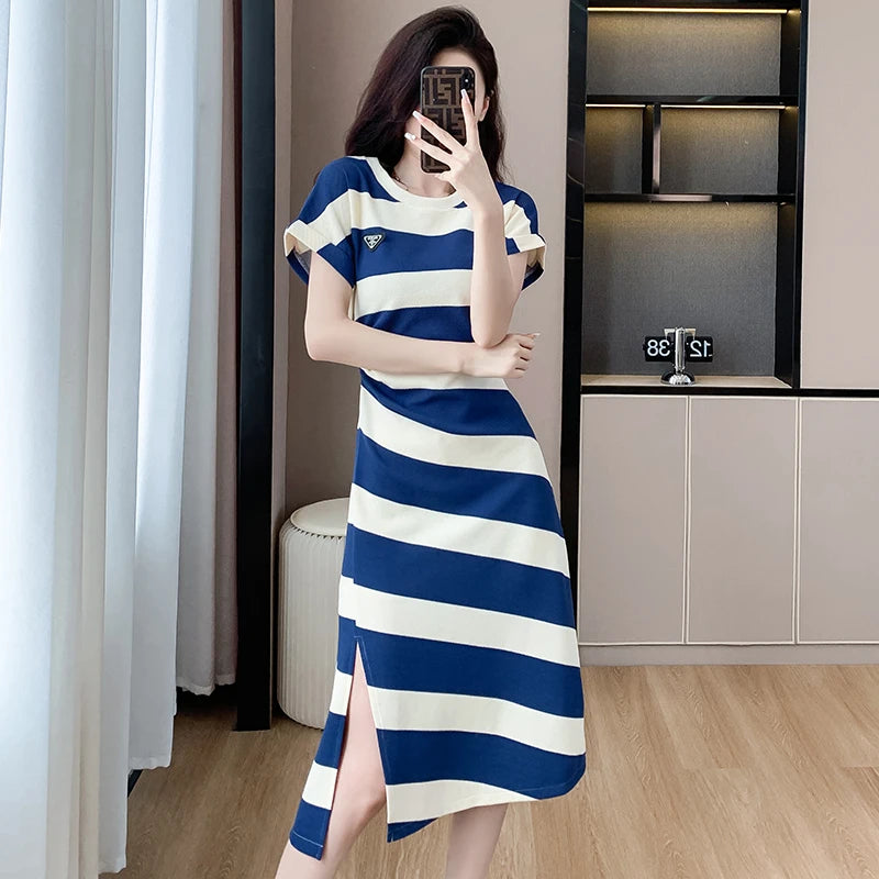 Klassisches gestreiftes Midi-Split-Kleid von Luna Elegance