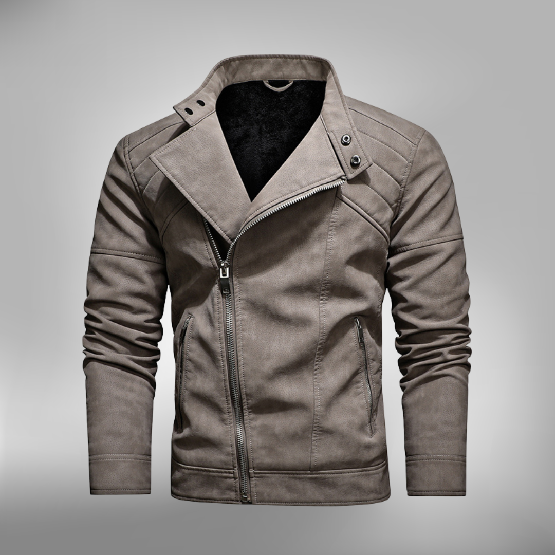 De Kovora winterjack in een stijlvolle grijze kleur heeft een moderne snit met een asymmetrische rits en een hoge kraag, ontworpen voor een strakke look. Het jack is voorzien van praktische zakken en is gemaakt van duurzame materialen, waardoor het perfect is voor zowel casual als formele winteroutfits. Het comfortabele ontwerp biedt warmte en bescherming tegen kou tijdens het koude seizoen.