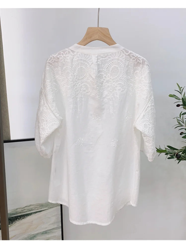 Blouse splendor Hollowed embroidery blouse