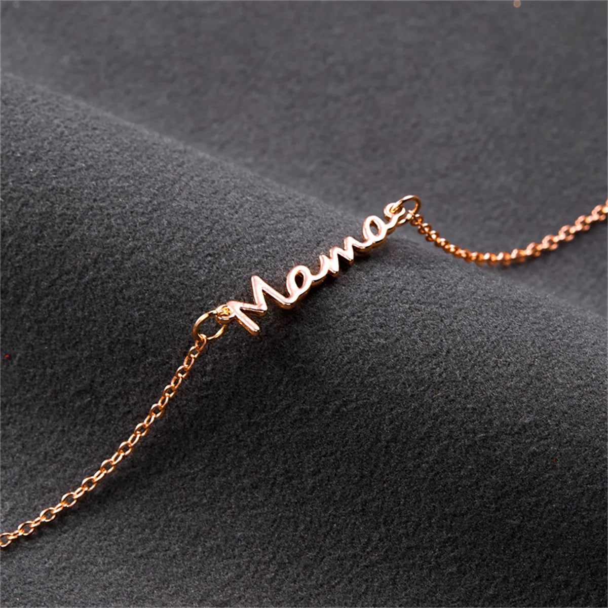 Braccialetto "Moederliefde" con ciondoli a forma di lettera per donne alla moda