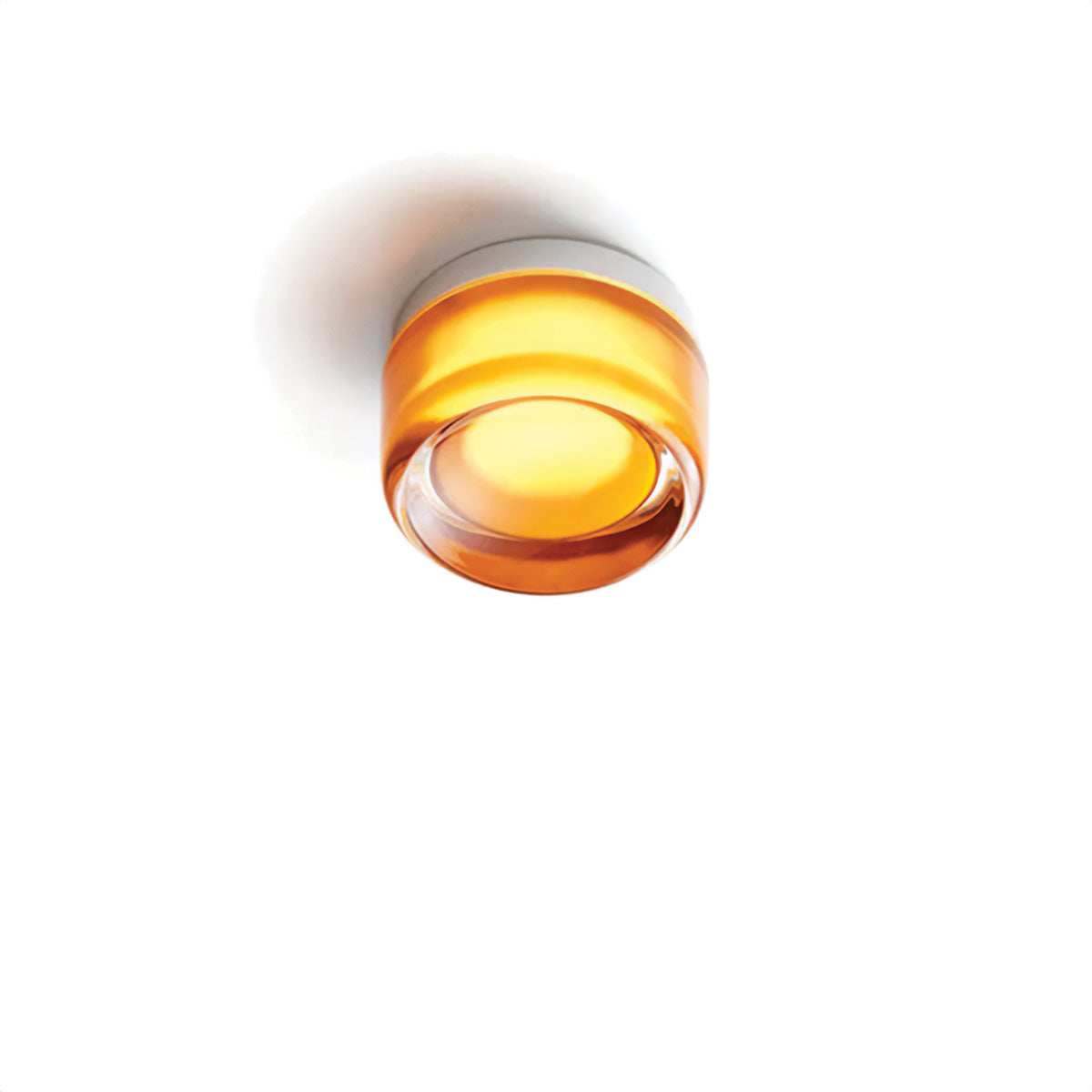 Een stijlvolle LichtAura wandlamp met een opvallende oranje tint die een warme en moderne gloed verspreidt. Ideaal voor sfeervolle verlichting in elke ruimte.