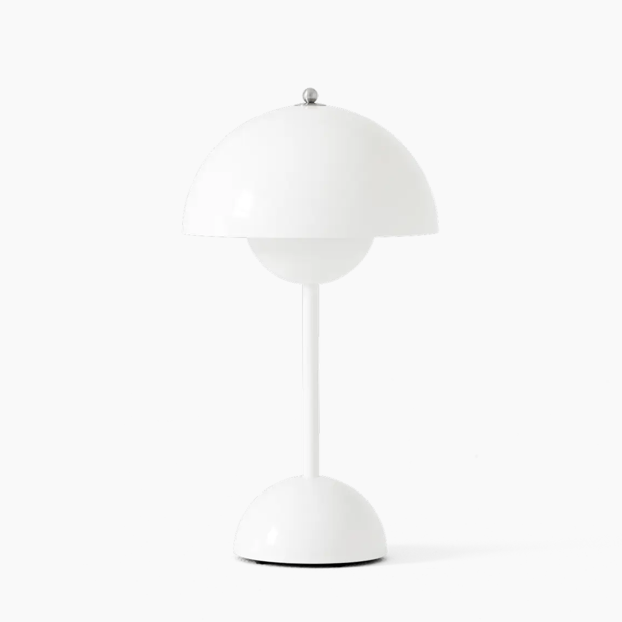 LumenShine LED Tafellamp in een elegante witte kleur, minimalistisch en tijdloos. Deze energiezuinige lamp combineert een modern design met functionele verlichting, perfect voor elke interieurstijl.