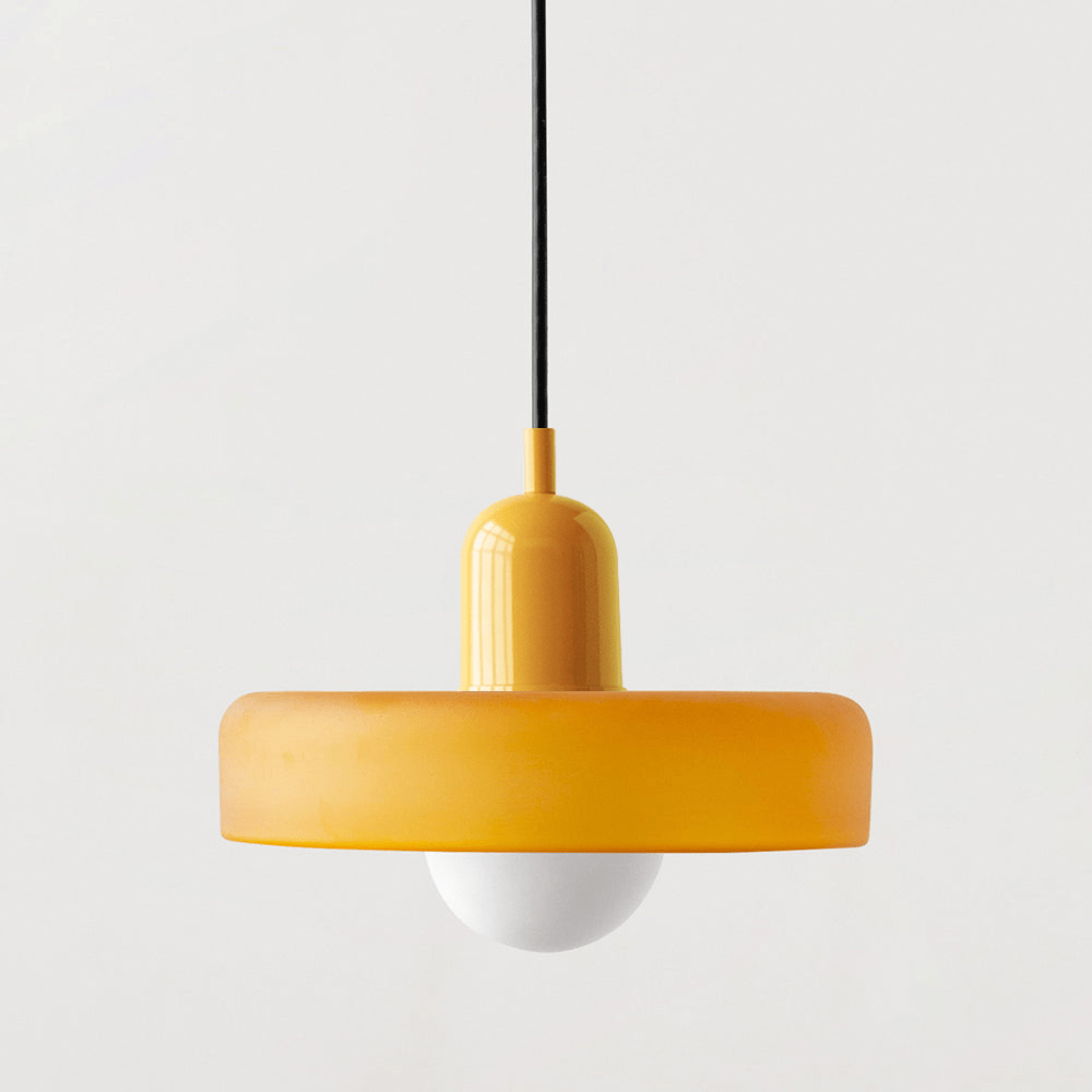 Luminezza Living hanglamp met kleurrijk design, voorzien van een warme gele kap en bijpassende fitting. Een stijlvol en modern verlichtingsstuk dat perfect is voor elke woonruimte.