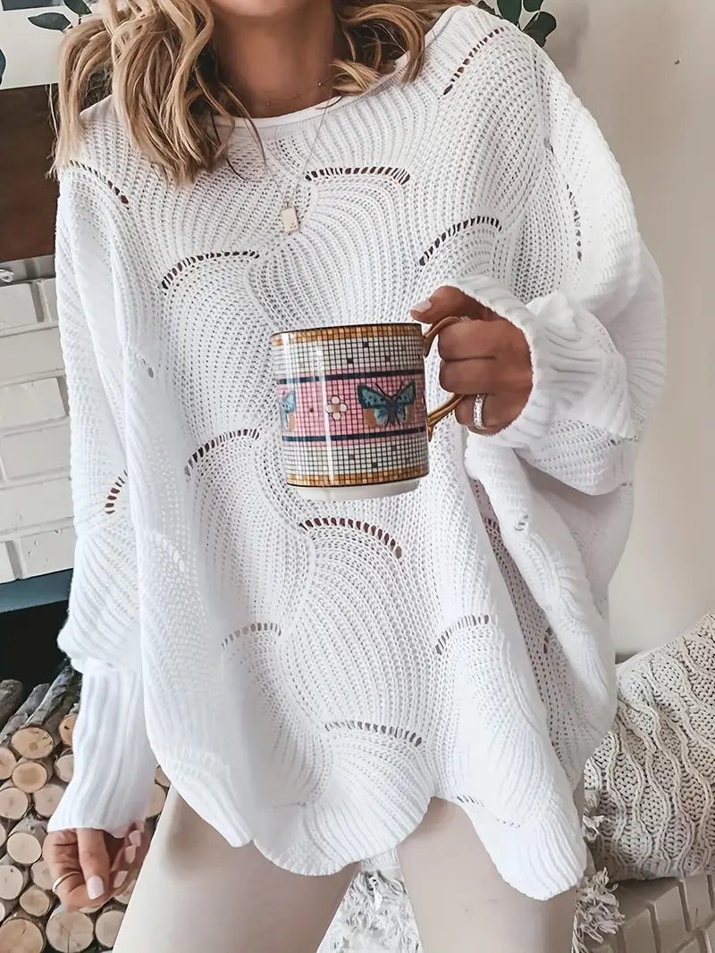 Merina stijlvolle oversized trui in wit met een uniek golvend breipatroon. De trui heeft een losse, comfortabele pasvorm met lange mouwen en een ronde hals. Perfect voor een casual, gezellige look die elegantie en warmte uitstraalt.