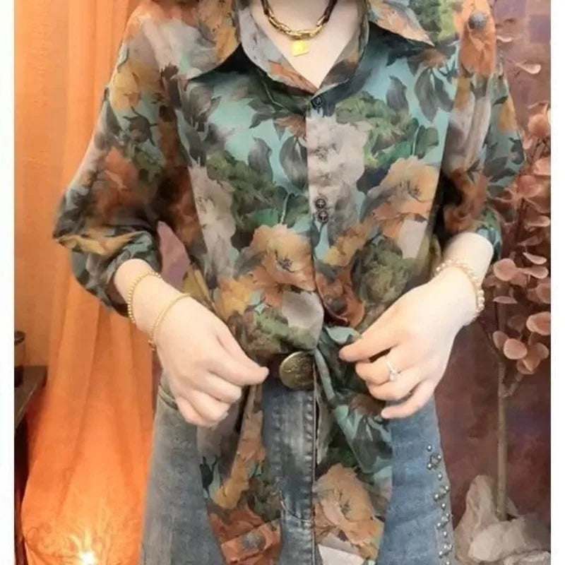 Luxe Chiffon Blouse van LuxElegance