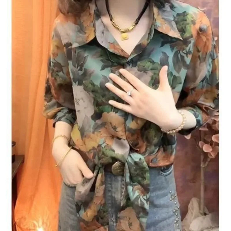 Luxe Chiffon Blouse van LuxElegance