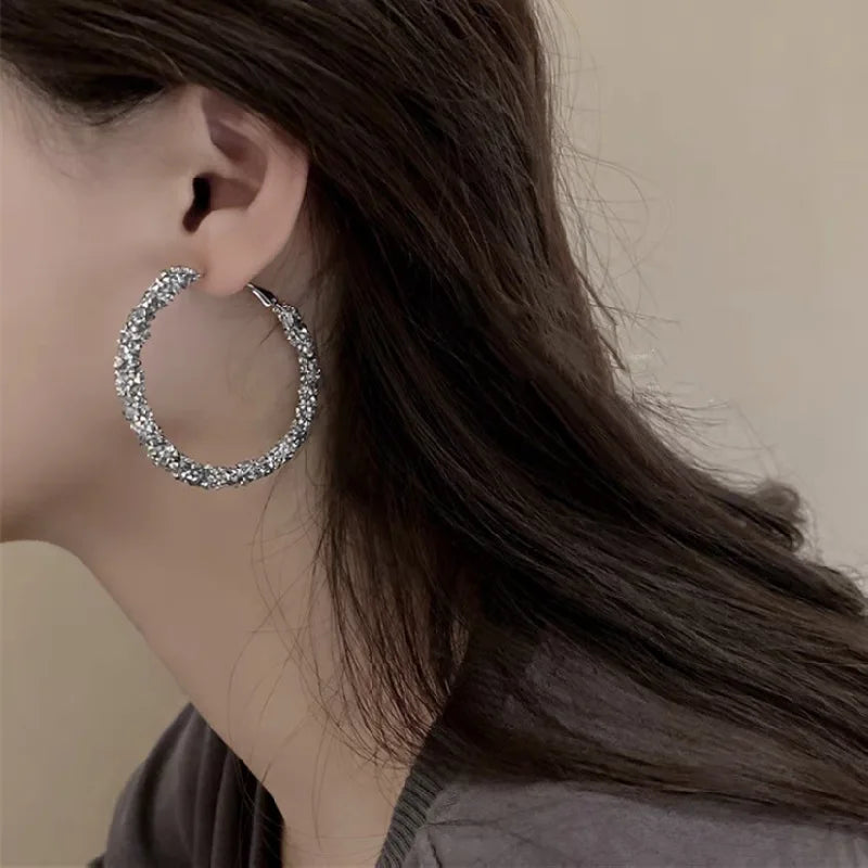 Élégantes boucles d'oreilles en strass noir