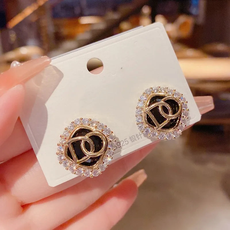 Bellissimi orecchini a lettera rotonda placcati in oro 14K di lusso veri