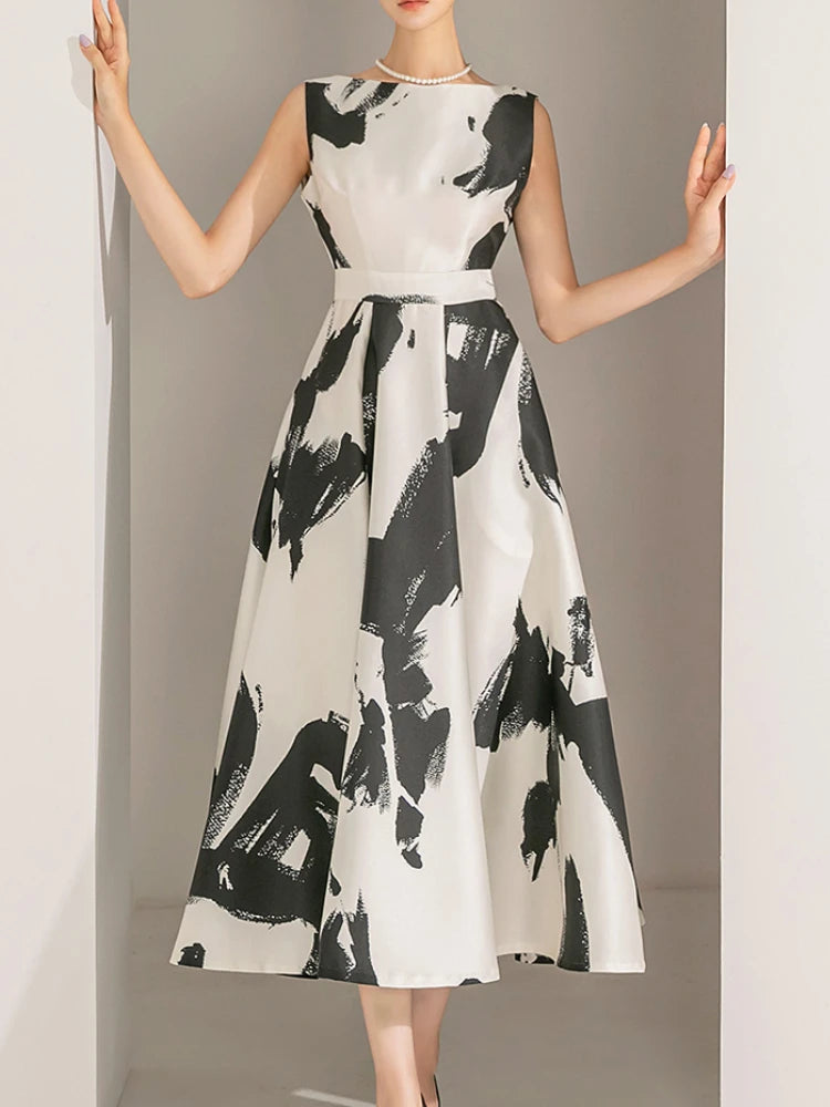 Elegante vestito midi estivo con stampa da notte