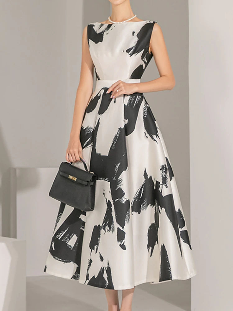 Elegante vestito midi estivo con stampa da notte