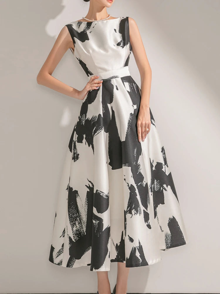 Elegante vestito midi estivo con stampa da notte