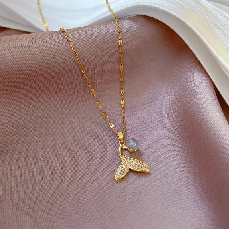 Aurora Elegant Mermaid Tail Pearl Necklace