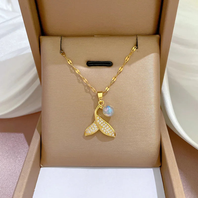 Aurora Elegant Mermaid Tail Pearl Necklace