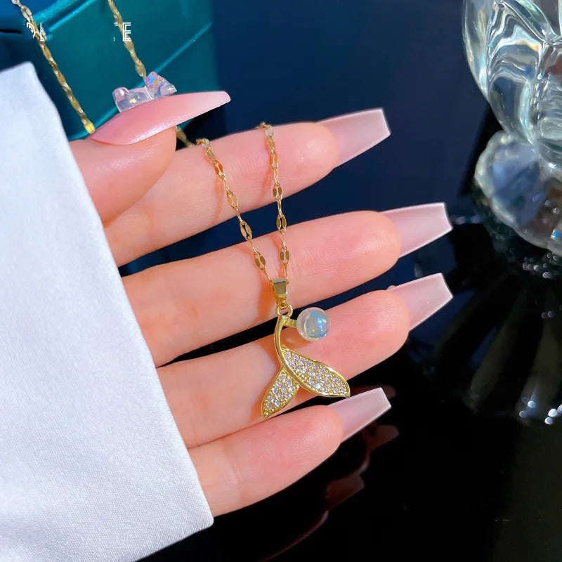 Aurora Elegant Mermaid Tail Pearl Necklace