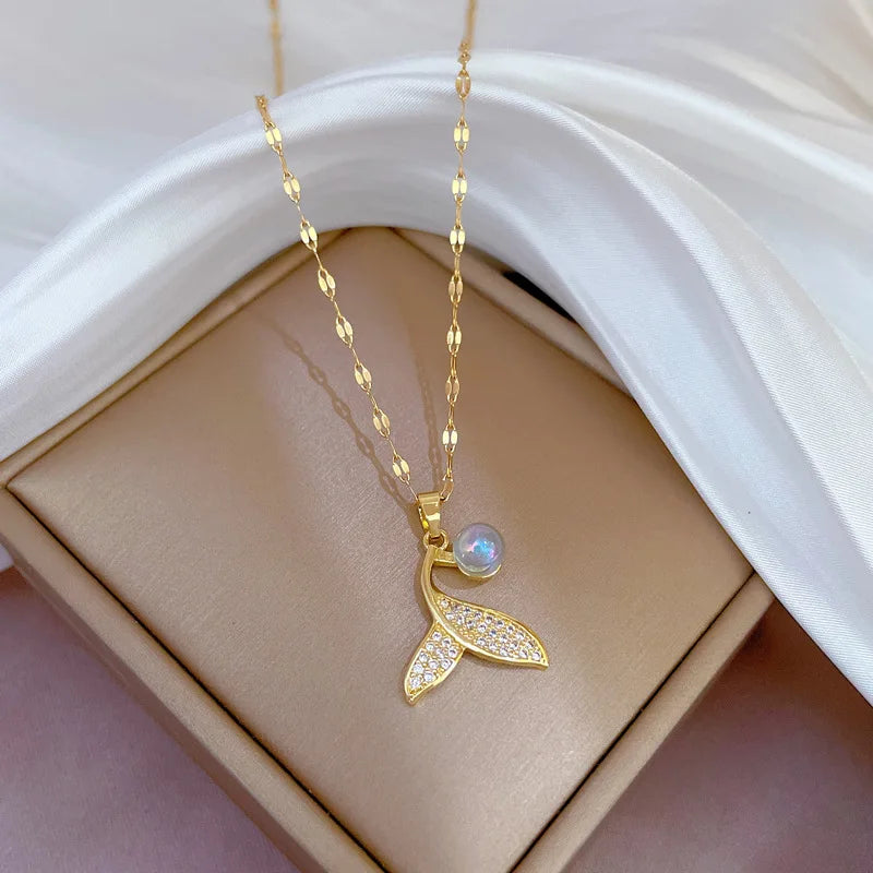 Aurora Elegant Mermaid Tail Pearl Necklace