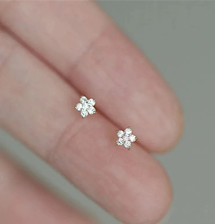 Betoverend Klein Bloem Zirkonia Oorstekers van Zilverbloesem