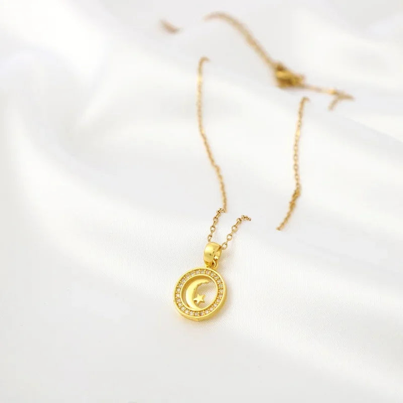 Incantevole Collana con Ciondolo Luna e Stella