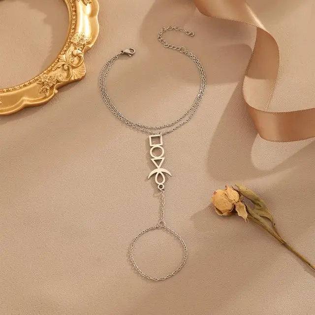 LuxeVrouw Female Geometric Diamond Hand Chain