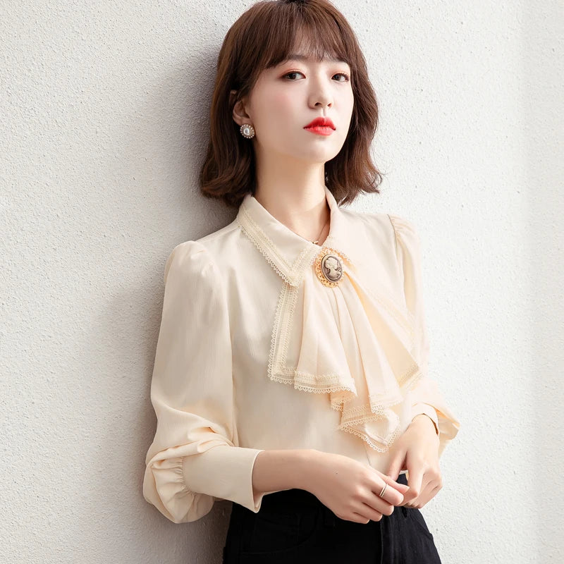 Blouse en chiffon bleu rétro de GlamourBloom