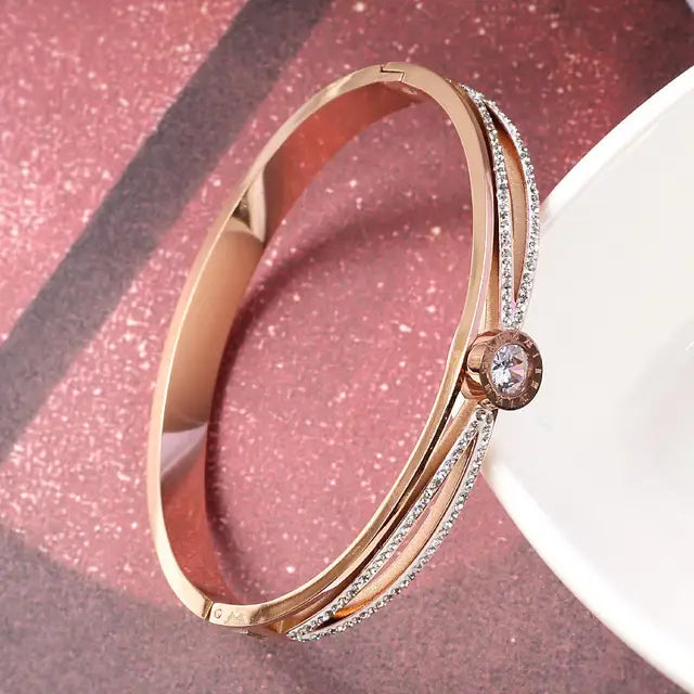 EternalGlow Pulsera romana de acero inoxidable para mujer con doble fila de cruces y acentos de diamantes