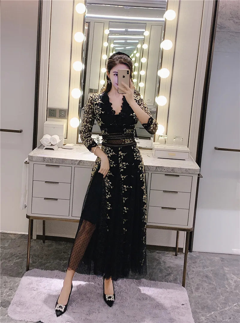 ModeMeesteres Dress with Embroidery and Lace