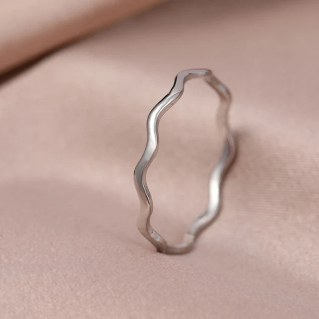 Elegantes Anillos Minimalistas de Onda Marina de Moda