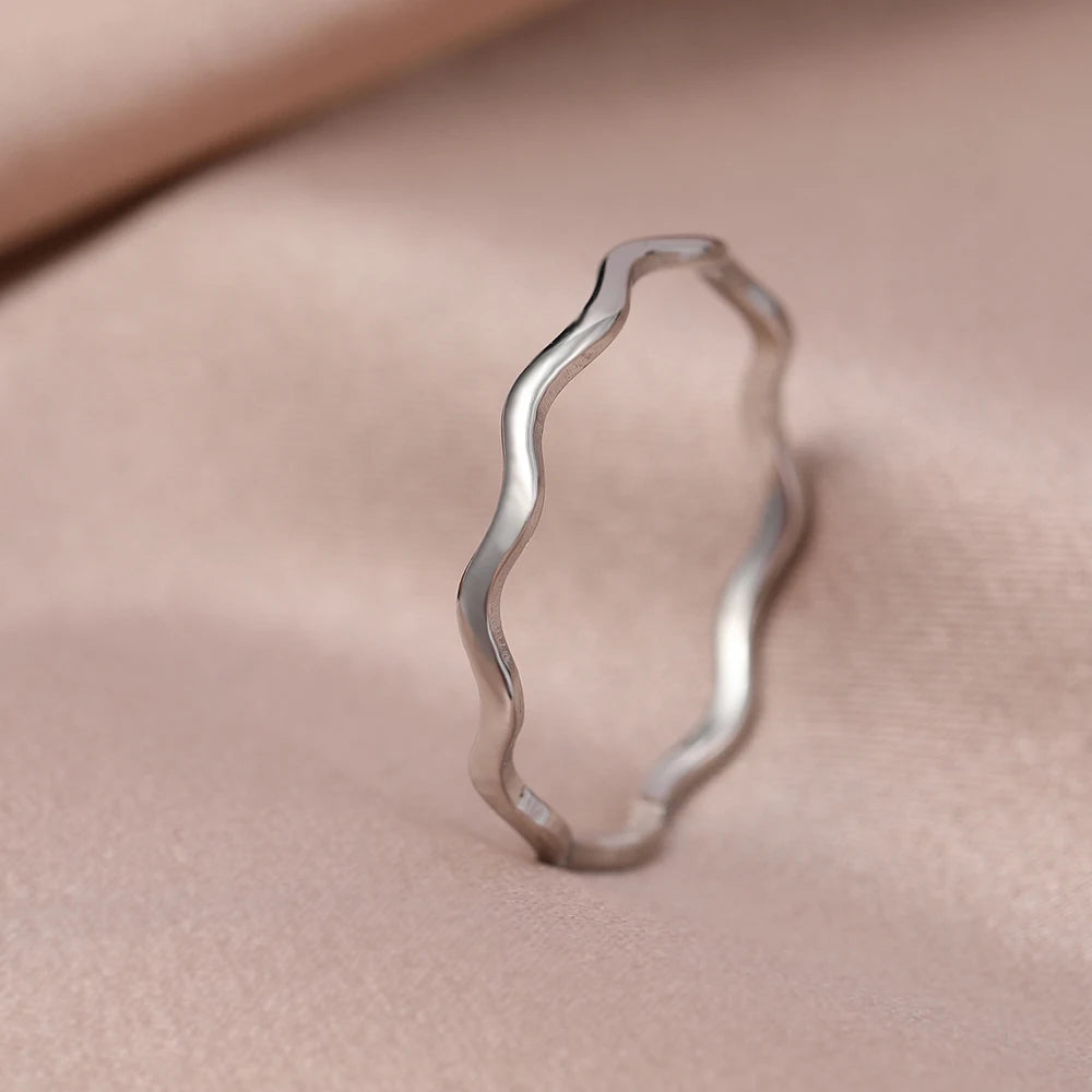 Elegantes Anillos Minimalistas de Onda Marina de Moda