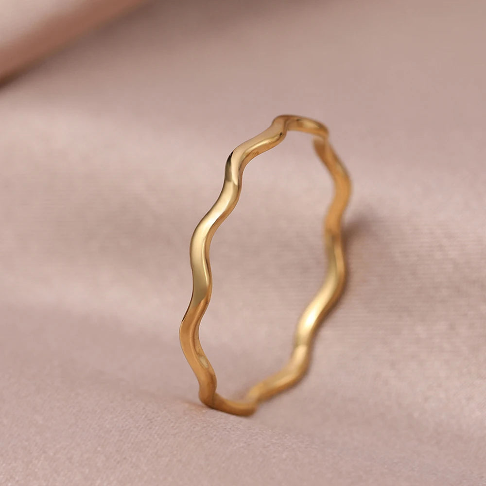 Elegantes Anillos Minimalistas de Onda Marina de Moda