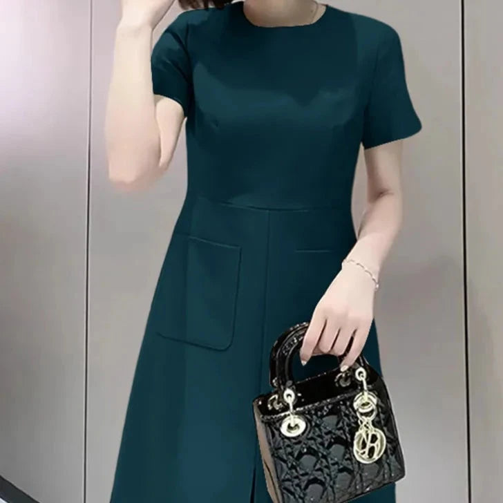 LuxeLoom Robe de Poche Élégante