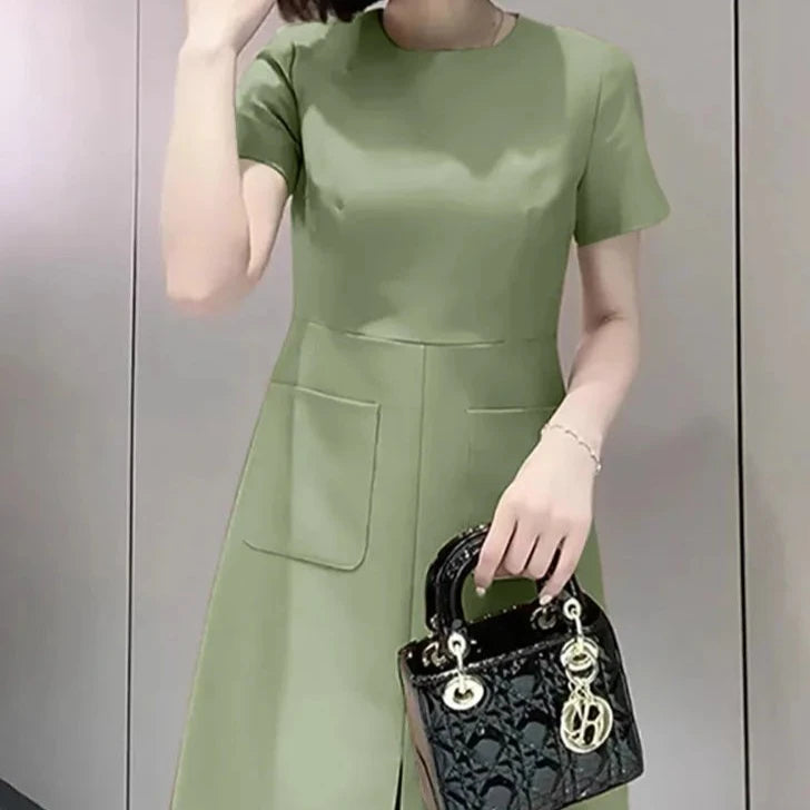 LuxeLoom Robe de Poche Élégante