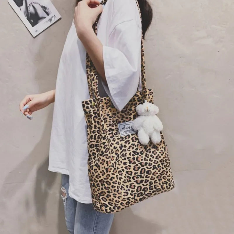 Chic Leopard Shoulder Bag from VivaModa