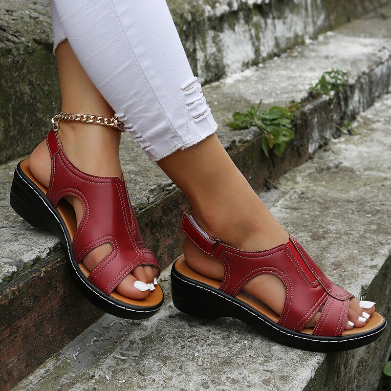 Velanora - Braune orthopädische Ledersandalen mit Keilabsatz