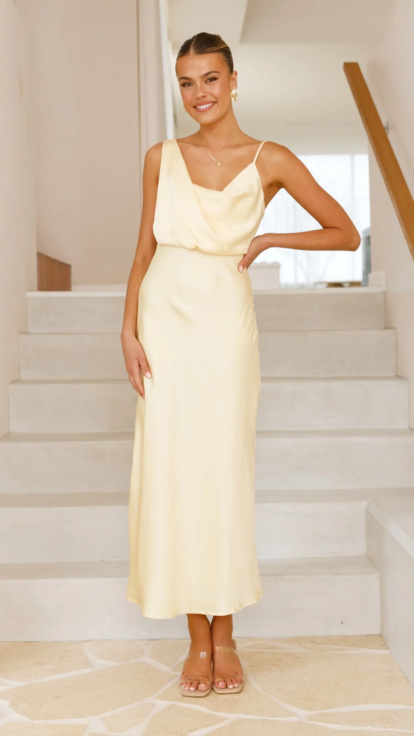 Sabine | Elegant with straps and crossed back Rob