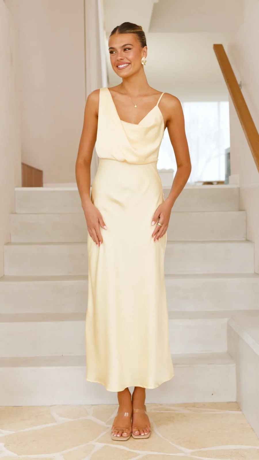 Sabine | Elegant with straps and crossed back Rob