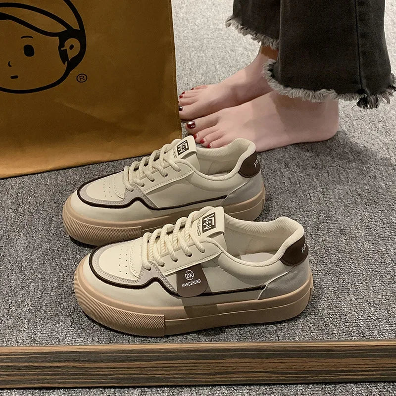 VividStride Elegante Sneaker