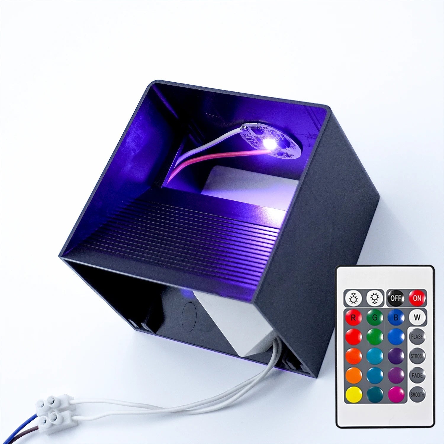 Lampada da parete LED intelligente con spina