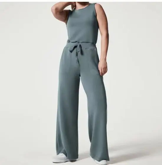 Nicole mouwloze jumpsuit van Elegance Couture