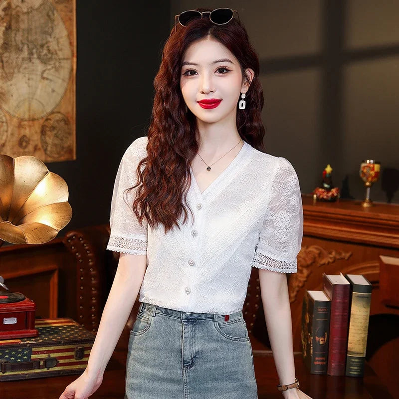 Casual V-Neck Hollow Out Lace Shirt Blouse van Sophia's Couture