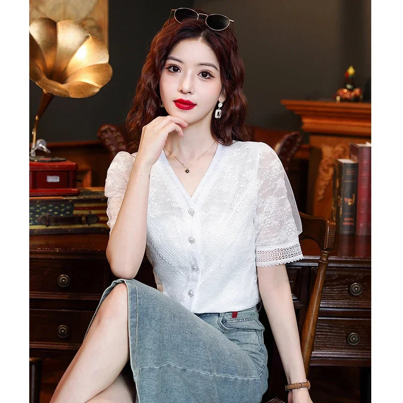 Casual V-Neck Hollow Out Lace Shirt Blouse van Sophia's Couture